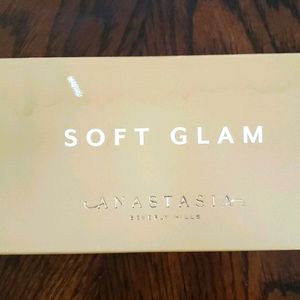 Anastasia Beverly Hills Soft Glam Pallette- New